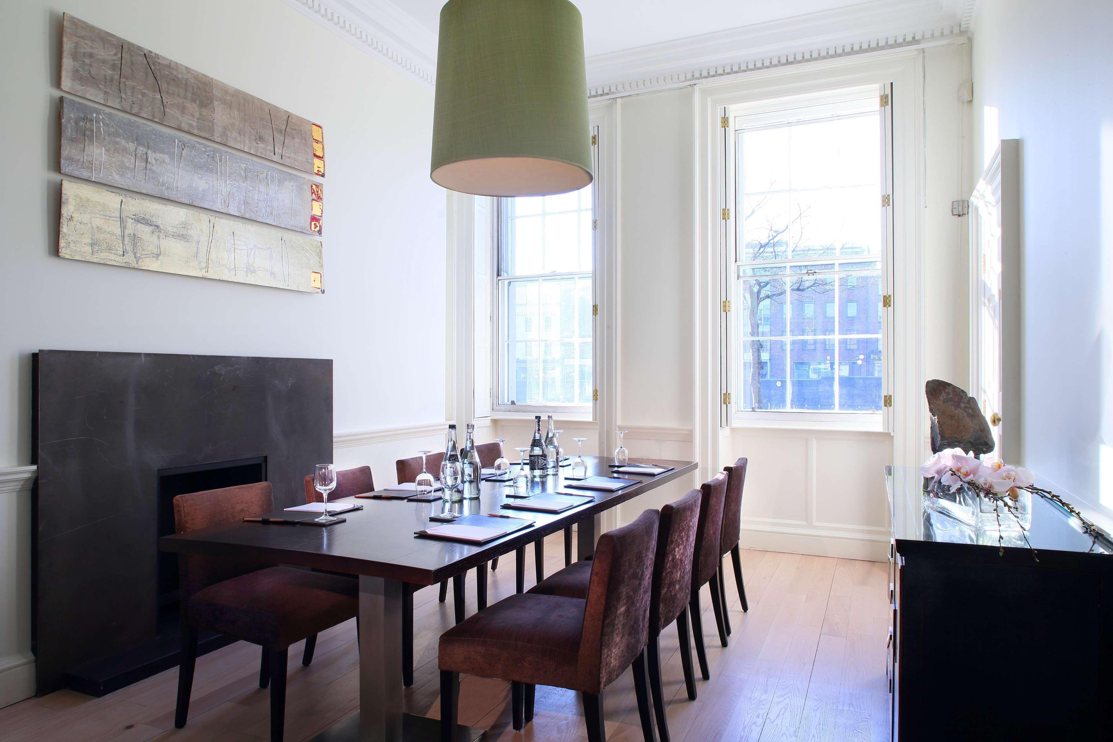ذا موريسون دبلن - أحد فنادق دبل تري باي هيلتون الاعمال الصورة The dining room at the 2009 launch of the London Design Festival