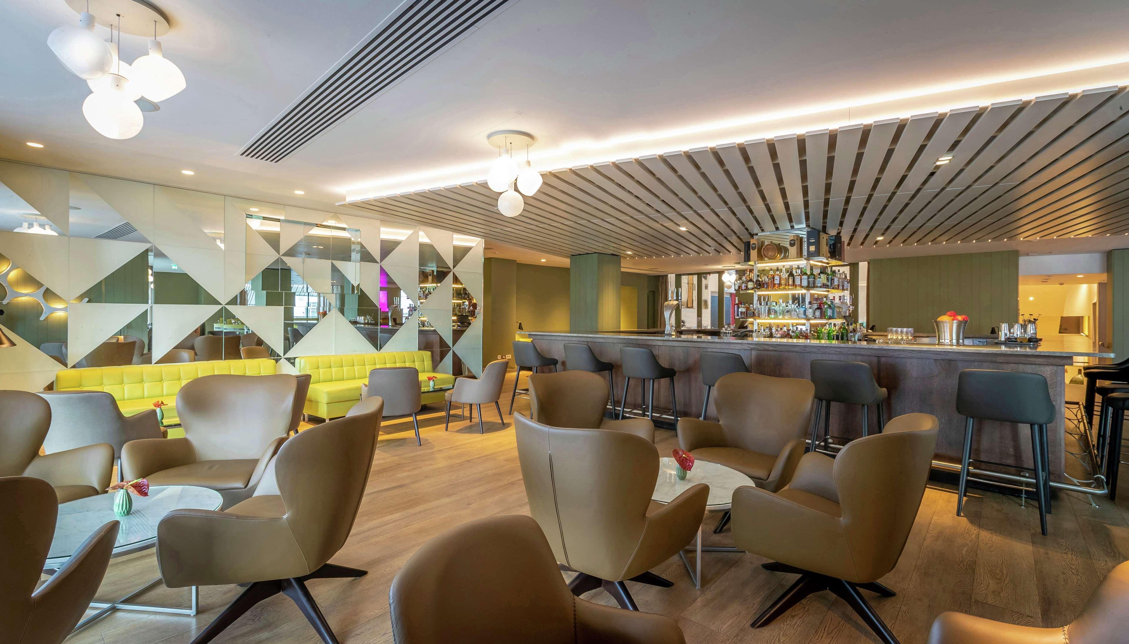 ذا موريسون دبلن - أحد فنادق دبل تري باي هيلتون المظهر الخارجي الصورة The lounge at London Heathrow Airport