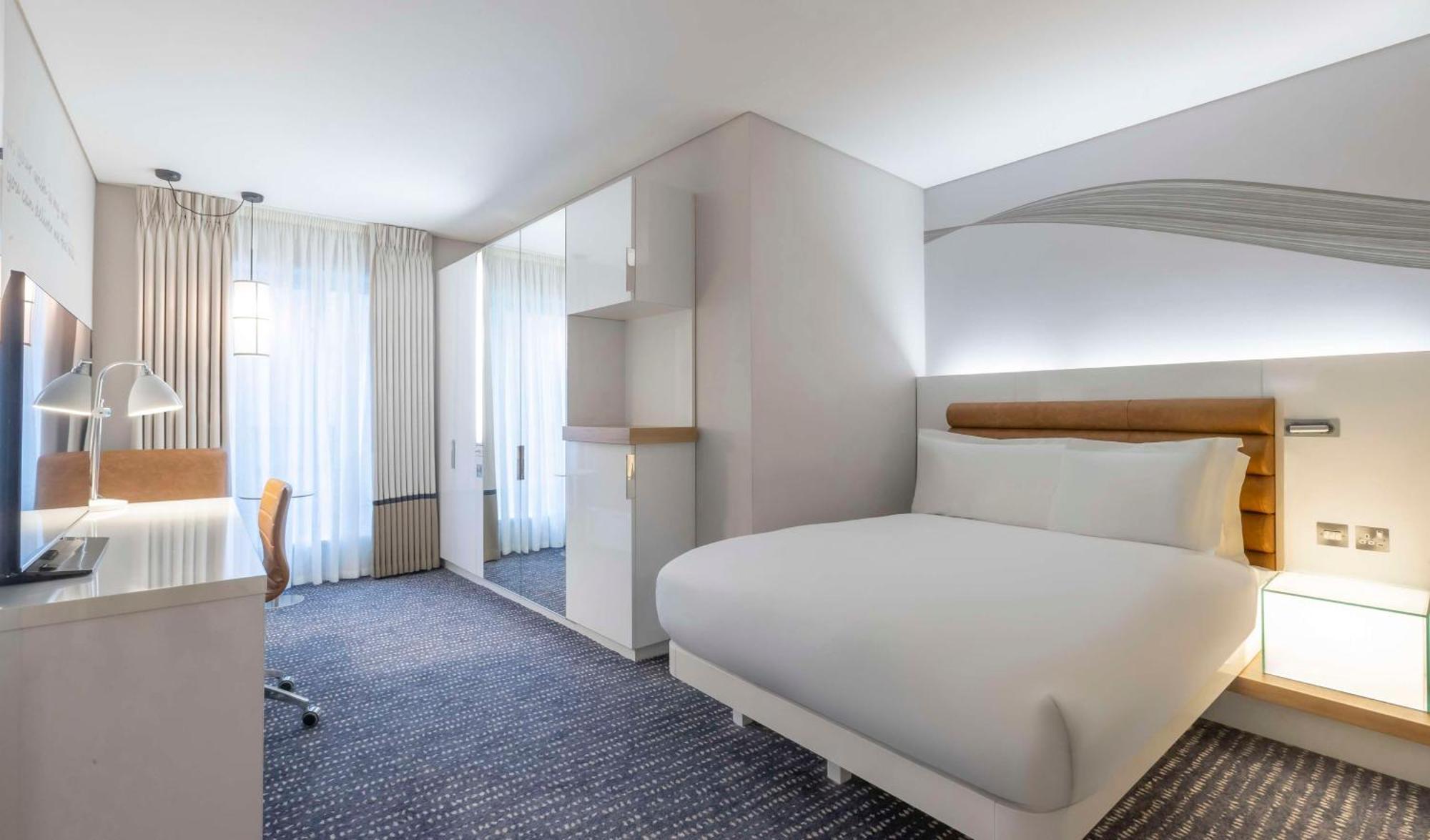 ذا موريسون دبلن - أحد فنادق دبل تري باي هيلتون المظهر الخارجي الصورة A room at the Hilton Garden Inn in London, United Kingdom